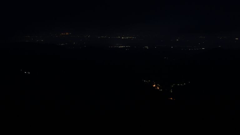 Dieses Bild zeigt eine Webcam-Aufnahme vom Achertal, aufgenommen am Dienstag, den 22.07.2025 um 04:50 Uhr. Die Temperatur betrug 10.9°C.
