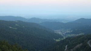 Dieses Bild zeigt eine Webcam-Aufnahme vom Achertal, aufgenommen am Dienstag, den 26.08.2025 um 06:40 Uhr. Die Temperatur betrug 14.2°C.