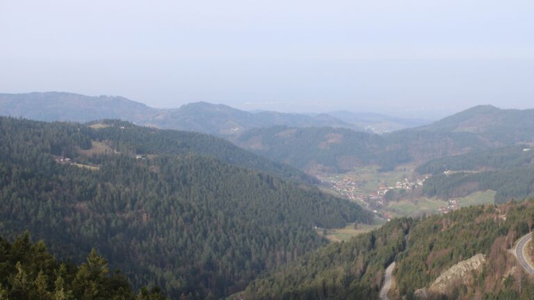 Dieses Bild zeigt eine Webcam-Aufnahme vom Achertal, aufgenommen am Samstag, den 07.03.2026 um 08:50 Uhr. Die Temperatur betrug 9.1°C.