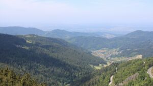 Dieses Bild zeigt eine Webcam-Aufnahme vom Achertal, aufgenommen am Montag, den 19.05.2025 um 12:40 Uhr. Die Temperatur betrug 15.8°C.