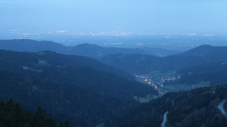 Dieses Bild zeigt eine Webcam-Aufnahme vom Achertal, aufgenommen am Samstag, den 11.04.2026 um 20:40 Uhr. Die Temperatur betrug 10.4°C.