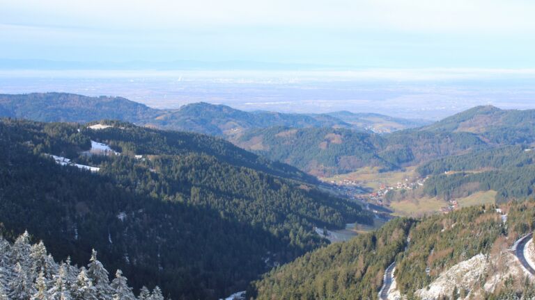 Dieses Bild zeigt eine Webcam-Aufnahme vom Achertal, aufgenommen am Dienstag, den 27.01.2026 um 10:50 Uhr. Die Temperatur betrug 3.2°C.