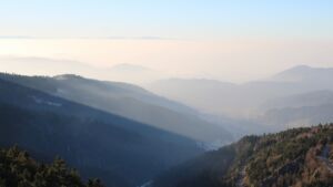 Dieses Bild zeigt eine Webcam-Aufnahme vom Achertal, aufgenommen am Samstag, den 27.12.2025 um 15:20 Uhr. Die Temperatur betrug 5.4°C.