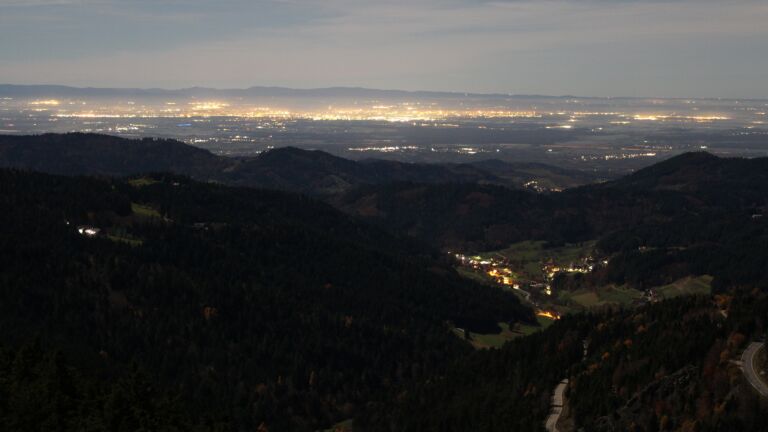 Dieses Bild zeigt eine Webcam-Aufnahme vom Achertal, aufgenommen am Mittwoch, den 05.11.2025 um 01:00 Uhr. Die Temperatur betrug 11.1°C.