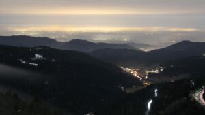 Dieses Bild zeigt eine Webcam-Aufnahme vom Achertal, aufgenommen am Samstag, den 31.01.2026 um 19:00 Uhr. Die Temperatur betrug 3.8°C.