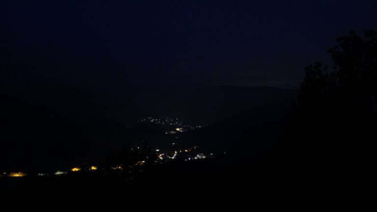 Dieses Bild zeigt eine Webcam-Aufnahme vom Achertal, aufgenommen am Montag, den 17.08.2026 um 05:10 Uhr. Die Temperatur betrug 18.7°C.