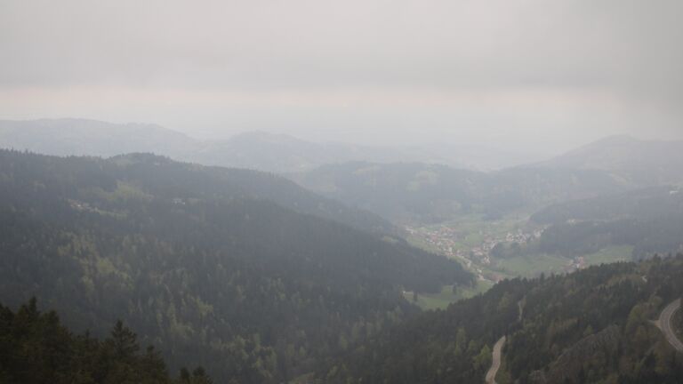 Dieses Bild zeigt eine Webcam-Aufnahme vom Achertal, aufgenommen am Sonntag, den 19.04.2026 um 08:10 Uhr. Die Temperatur betrug 7.1°C.