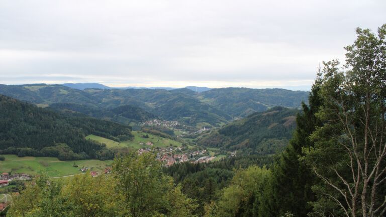 Dieses Bild zeigt eine Webcam-Aufnahme vom Achertal, aufgenommen am Dienstag, den 13.10.2026 um 15:40 Uhr. Die Temperatur betrug 13.2°C.