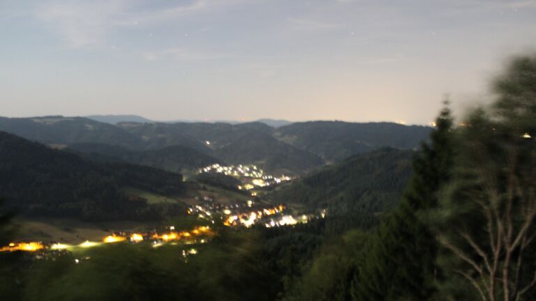 Dieses Bild zeigt eine Webcam-Aufnahme vom Achertal, aufgenommen am Sonntag, den 02.08.2026 um 01:30 Uhr. Die Temperatur betrug 19.7°C.