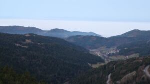 Dieses Bild zeigt eine Webcam-Aufnahme vom Achertal, aufgenommen am Sonntag, den 21.12.2025 um 07:50 Uhr. Die Temperatur betrug 6.9°C.