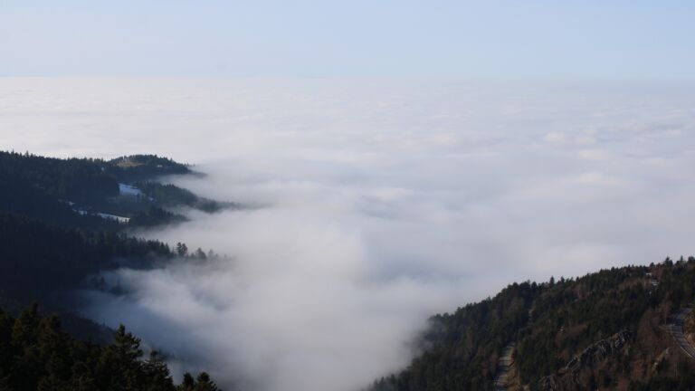 Dieses Bild zeigt eine Webcam-Aufnahme vom Achertal, aufgenommen am Sonntag, den 18.01.2026 um 13:40 Uhr. Die Temperatur betrug 6.4°C.
