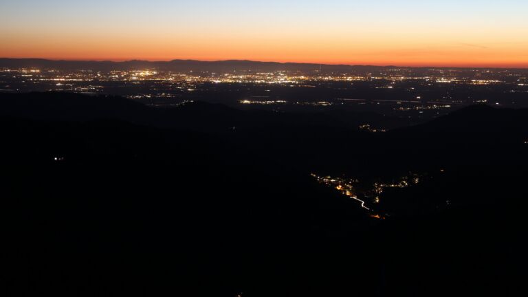 Dieses Bild zeigt eine Webcam-Aufnahme vom Achertal, aufgenommen am Mittwoch, den 08.04.2026 um 21:10 Uhr. Die Temperatur betrug 10.8°C.