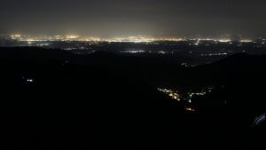 Dieses Bild zeigt eine Webcam-Aufnahme vom Achertal, aufgenommen am Sonntag, den 10.05.2026 um 03:30 Uhr. Die Temperatur betrug 12.2°C.