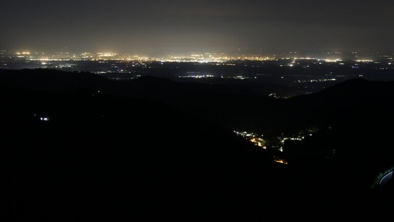 Dieses Bild zeigt eine Webcam-Aufnahme vom Achertal, aufgenommen am Sonntag, den 10.05.2026 um 03:30 Uhr. Die Temperatur betrug 12.2°C.