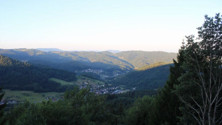 Dieses Bild zeigt eine Webcam-Aufnahme vom Achertal, aufgenommen am Freitag, den 24.07.2026 um 06:40 Uhr. Die Temperatur betrug 13.7°C.