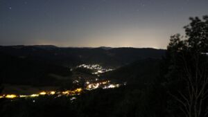 Dieses Bild zeigt eine Webcam-Aufnahme vom Achertal, aufgenommen am Freitag, den 07.08.2026 um 04:20 Uhr. Die Temperatur betrug 16.1°C.