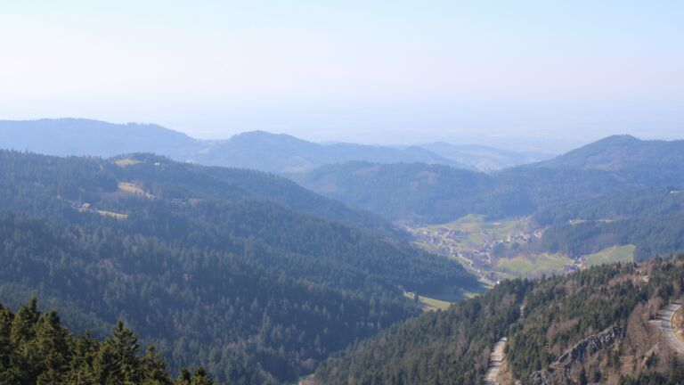 Dieses Bild zeigt eine Webcam-Aufnahme vom Achertal, aufgenommen am Mittwoch, den 04.03.2026 um 14:10 Uhr. Die Temperatur betrug 9.3°C.