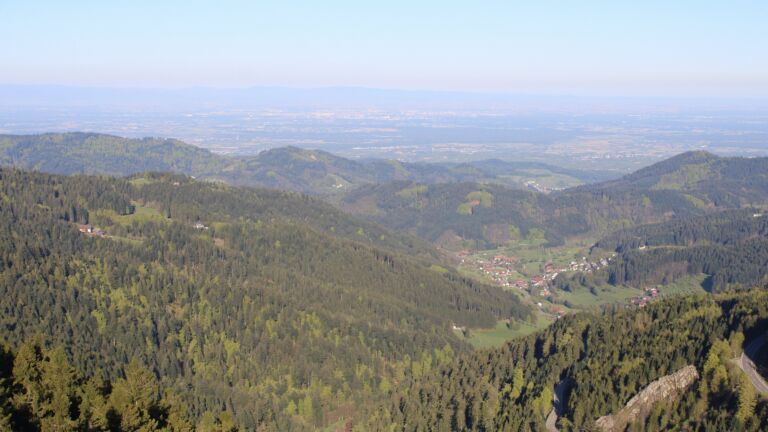 Dieses Bild zeigt eine Webcam-Aufnahme vom Achertal, aufgenommen am Freitag, den 24.04.2026 um 08:20 Uhr. Die Temperatur betrug 13.7°C.