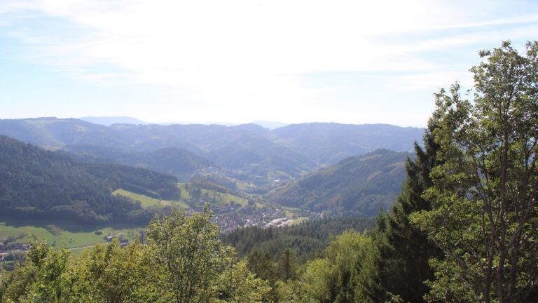 Dieses Bild zeigt eine Webcam-Aufnahme vom Achertal, aufgenommen am Mittwoch, den 23.09.2026 um 15:30 Uhr. Die Temperatur betrug 21.9°C.