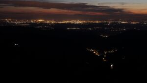 Dieses Bild zeigt eine Webcam-Aufnahme vom Achertal, aufgenommen am Donnerstag, den 16.04.2026 um 21:30 Uhr. Die Temperatur betrug 11.1°C.