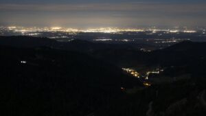 Dieses Bild zeigt eine Webcam-Aufnahme vom Achertal, aufgenommen am Mittwoch, den 10.12.2025 um 02:30 Uhr. Die Temperatur betrug 7.4°C.