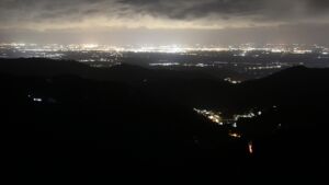 Dieses Bild zeigt eine Webcam-Aufnahme vom Achertal, aufgenommen am Montag, den 15.09.2025 um 21:30 Uhr. Die Temperatur betrug 9.8°C.