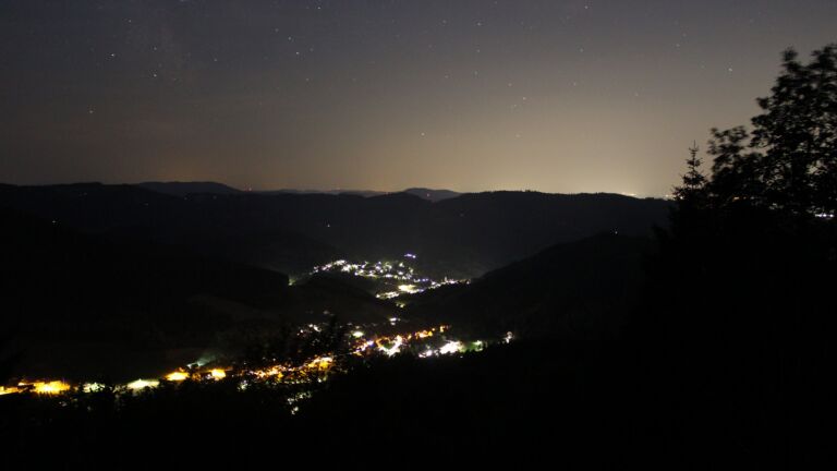 Dieses Bild zeigt eine Webcam-Aufnahme vom Achertal, aufgenommen am Sonntag, den 21.06.2026 um 03:10 Uhr. Die Temperatur betrug 23.8°C.