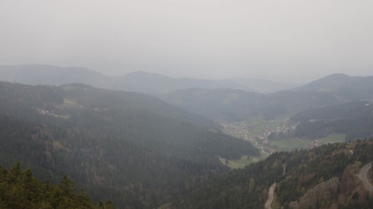 Dieses Bild zeigt eine Webcam-Aufnahme vom Achertal, aufgenommen am Samstag, den 11.04.2026 um 18:30 Uhr. Die Temperatur betrug 12.5°C.