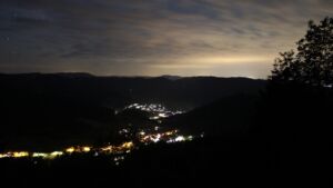 Dieses Bild zeigt eine Webcam-Aufnahme vom Achertal, aufgenommen am Montag, den 15.06.2026 um 03:10 Uhr. Die Temperatur betrug 11.2°C.