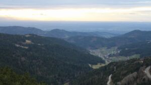 Dieses Bild zeigt eine Webcam-Aufnahme vom Achertal, aufgenommen am Samstag, den 28.02.2026 um 17:30 Uhr. Die Temperatur betrug 4.3°C.