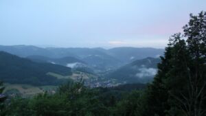 Dieses Bild zeigt eine Webcam-Aufnahme vom Achertal, aufgenommen am Sonntag, den 31.05.2026 um 21:30 Uhr. Die Temperatur betrug 14.4°C.