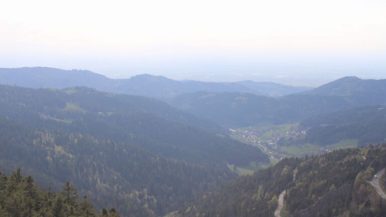 Dieses Bild zeigt eine Webcam-Aufnahme vom Achertal, aufgenommen am Samstag, den 18.04.2026 um 17:50 Uhr. Die Temperatur betrug 14.5°C.