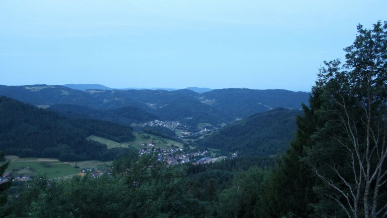 Dieses Bild zeigt eine Webcam-Aufnahme vom Achertal, aufgenommen am Mittwoch, den 08.07.2026 um 05:10 Uhr. Die Temperatur betrug 17.5°C.