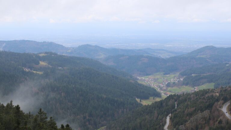 Dieses Bild zeigt eine Webcam-Aufnahme vom Achertal, aufgenommen am Mittwoch, den 11.03.2026 um 13:20 Uhr. Die Temperatur betrug 5.6°C.