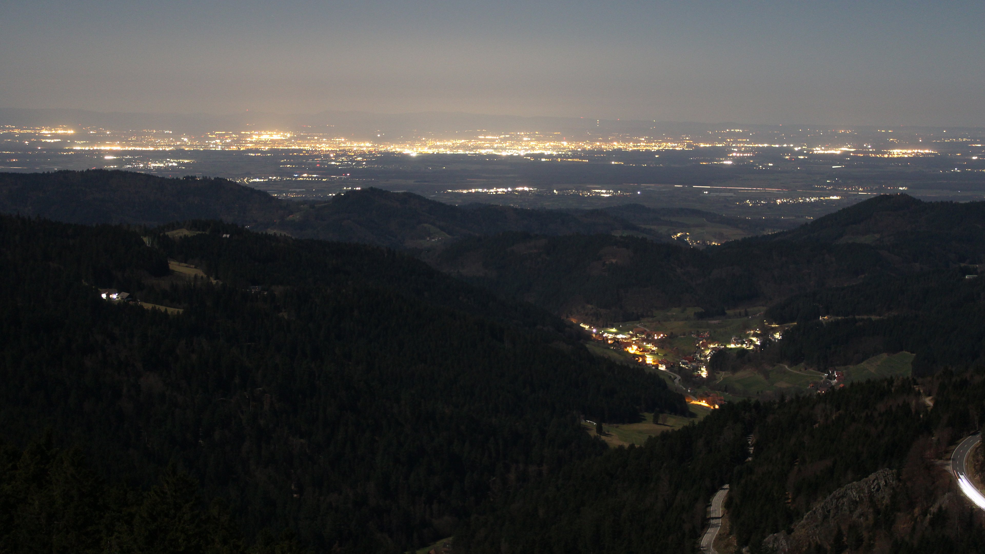Dieses Bild zeigt eine Webcam-Aufnahme vom Achertal, aufgenommen am Montag, den 02.03.2026 um 23:30 Uhr. Die Temperatur betrug 8.4°C.