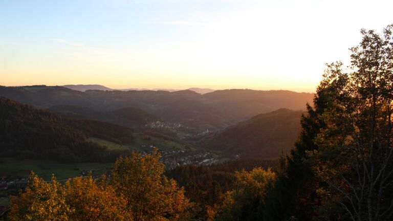 Dieses Bild zeigt eine Webcam-Aufnahme vom Achertal, aufgenommen am Mittwoch, den 14.10.2026 um 18:30 Uhr. Die Temperatur betrug 15.9°C.