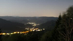Dieses Bild zeigt eine Webcam-Aufnahme vom Achertal, aufgenommen am Freitag, den 31.07.2026 um 00:00 Uhr. Die Temperatur betrug 24.2°C.