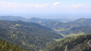 Dieses Bild zeigt eine Webcam-Aufnahme vom Achertal, aufgenommen am Montag, den 20.04.2026 um 13:30 Uhr. Die Temperatur betrug 7.5°C.