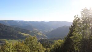Dieses Bild zeigt eine Webcam-Aufnahme vom Achertal, aufgenommen am Freitag, den 25.09.2026 um 18:00 Uhr. Die Temperatur betrug 23.7°C.