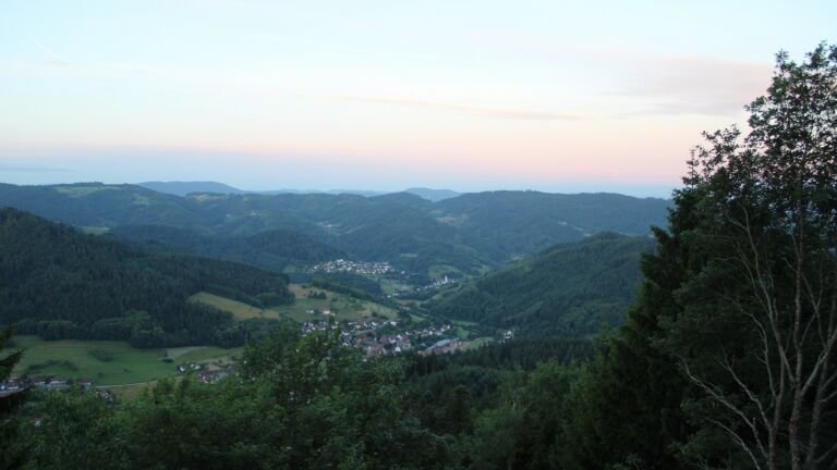 Dieses Bild zeigt eine Webcam-Aufnahme vom Achertal, aufgenommen am Sonntag, den 14.06.2026 um 05:30 Uhr. Die Temperatur betrug 11.8°C.