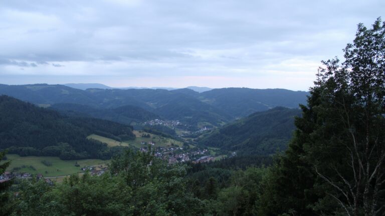 Dieses Bild zeigt eine Webcam-Aufnahme vom Achertal, aufgenommen am Samstag, den 13.06.2026 um 05:30 Uhr. Die Temperatur betrug 14.1°C.