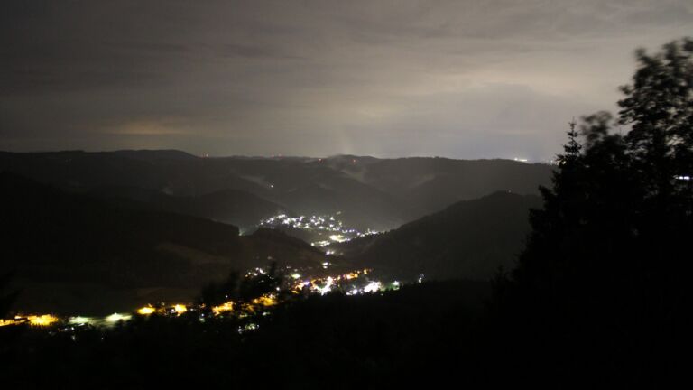 Dieses Bild zeigt eine Webcam-Aufnahme vom Achertal, aufgenommen am Samstag, den 20.06.2026 um 01:30 Uhr. Die Temperatur betrug 17.4°C.