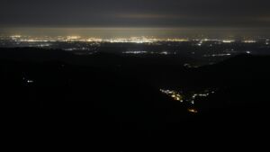 Dieses Bild zeigt eine Webcam-Aufnahme vom Achertal, aufgenommen am Sonntag, den 19.10.2025 um 04:30 Uhr. Die Temperatur betrug 4.7°C.