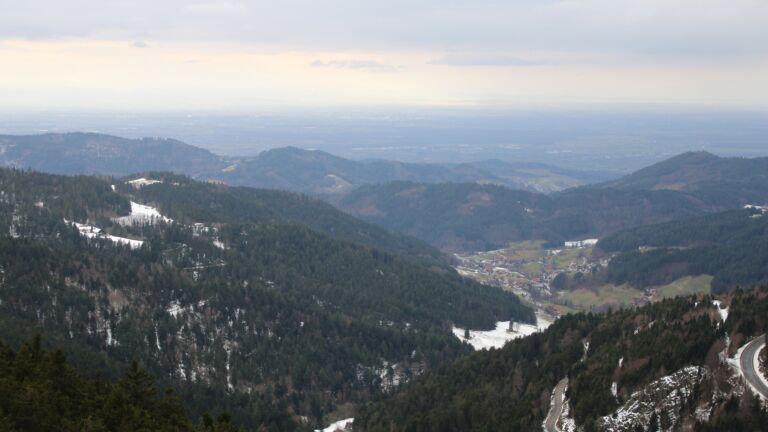 Dieses Bild zeigt eine Webcam-Aufnahme vom Achertal, aufgenommen am Mittwoch, den 14.01.2026 um 14:00 Uhr. Die Temperatur betrug 5.4°C.