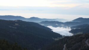 Dieses Bild zeigt eine Webcam-Aufnahme vom Achertal, aufgenommen am Sonntag, den 21.12.2025 um 16:40 Uhr. Die Temperatur betrug 5.1°C.