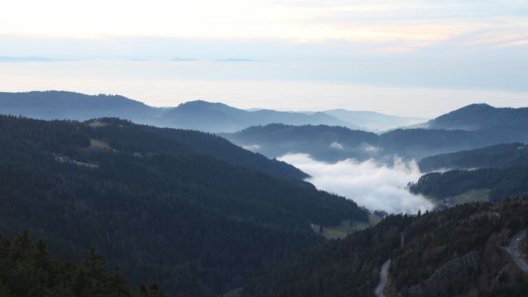 Dieses Bild zeigt eine Webcam-Aufnahme vom Achertal, aufgenommen am Sonntag, den 21.12.2025 um 16:40 Uhr. Die Temperatur betrug 5.1°C.