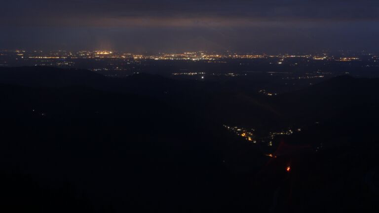 Dieses Bild zeigt eine Webcam-Aufnahme vom Achertal, aufgenommen am Samstag, den 03.05.2025 um 21:30 Uhr. Die Temperatur betrug 12.5°C.