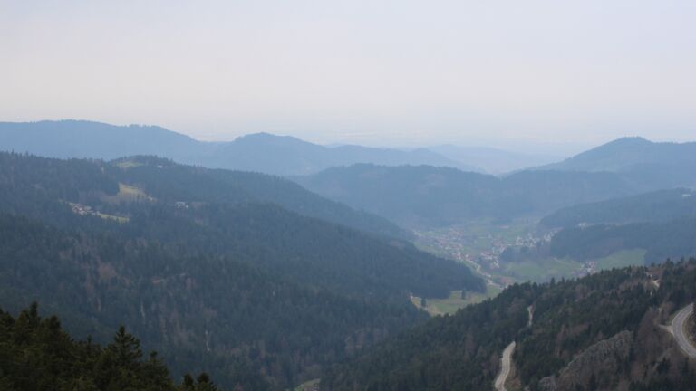 Dieses Bild zeigt eine Webcam-Aufnahme vom Achertal, aufgenommen am Samstag, den 21.03.2026 um 11:40 Uhr. Die Temperatur betrug 5.9°C.