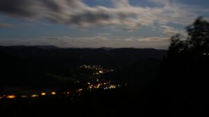 Dieses Bild zeigt eine Webcam-Aufnahme vom Achertal, aufgenommen am Sonntag, den 30.08.2026 um 05:40 Uhr. Die Temperatur betrug 16°C.
