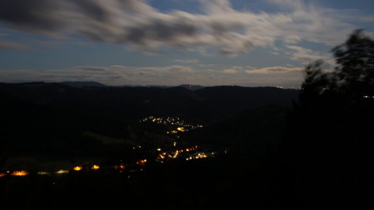 Dieses Bild zeigt eine Webcam-Aufnahme vom Achertal, aufgenommen am Sonntag, den 30.08.2026 um 05:40 Uhr. Die Temperatur betrug 16°C.